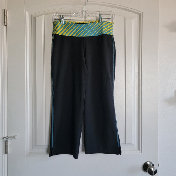 Nike Fit Dry Capri Women's Small Athletic Pants - Picture 2 of 8